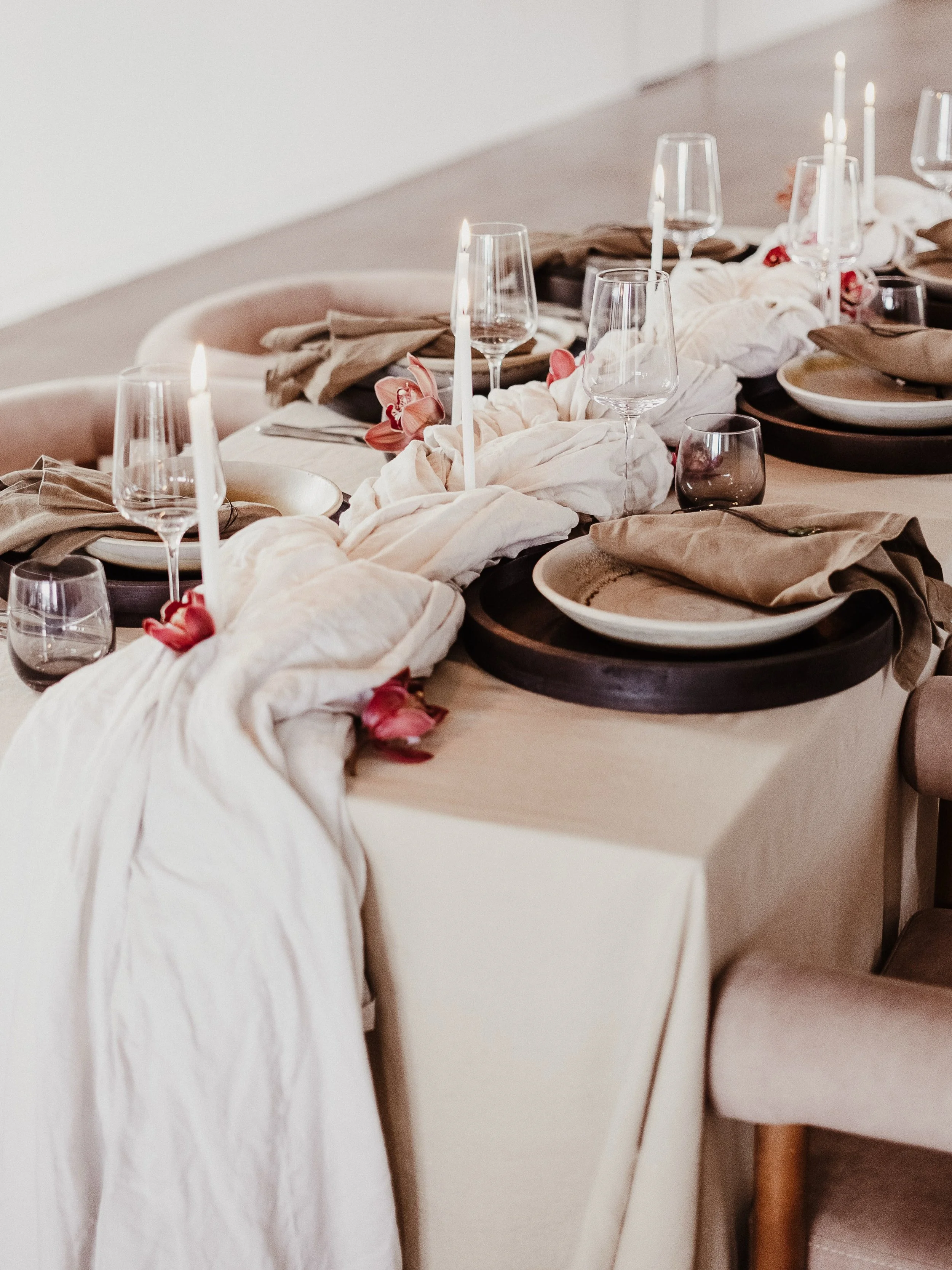 STYLE FEATURE ✨ Inspired by the spirit of Matariki, this thoughtfully styled tablescape by Nat at @sabahdesign.studio celebrates connection, culture and the beauty of gathering together. Created for a Matariki-inspired styled shoot by @patina.photo.n