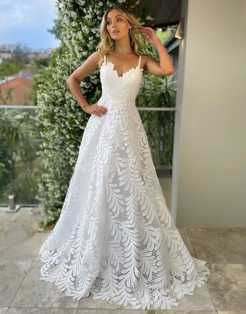 chinese dress ladies Plain Round Neck Sleeveless Lace & Tulle Wedding Dress main image 1