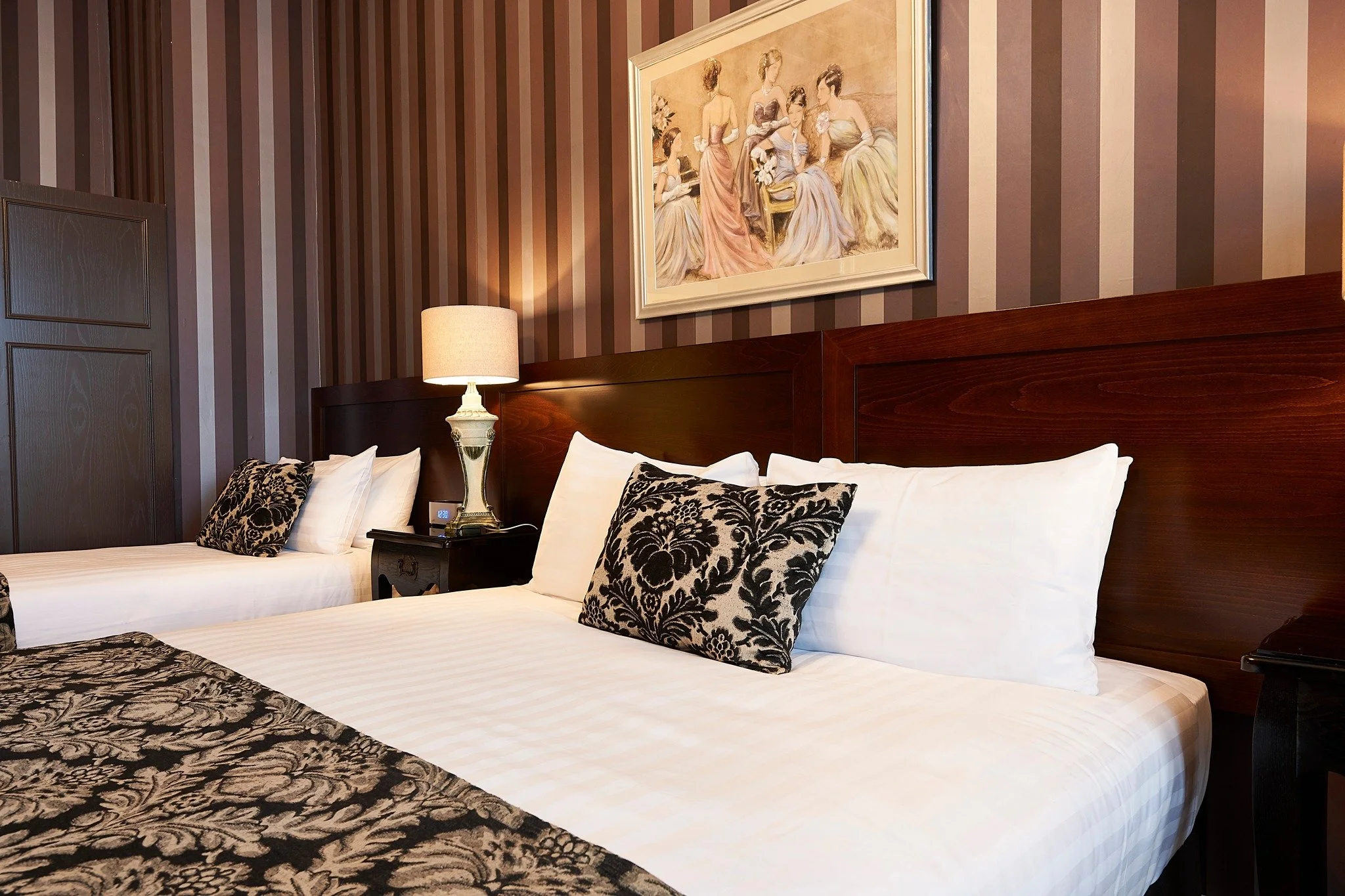 Princes Gate Hotelbedroom.jpg