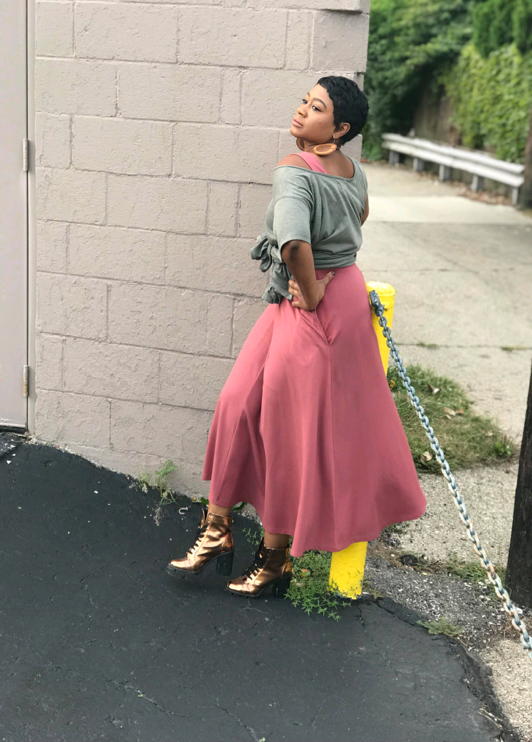 Today, I layered a summer Leith Midi Dress (with pockets) and a swing tee (that I custom cinched at the waist) together.&nbsp; I added a little metallic and grunge with my copper combat boots.&nbsp; You like?&nbsp;