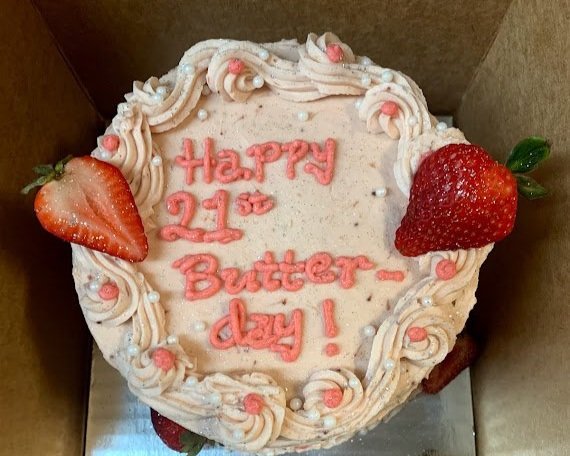 6 inch Strawberry Buttercream Cake