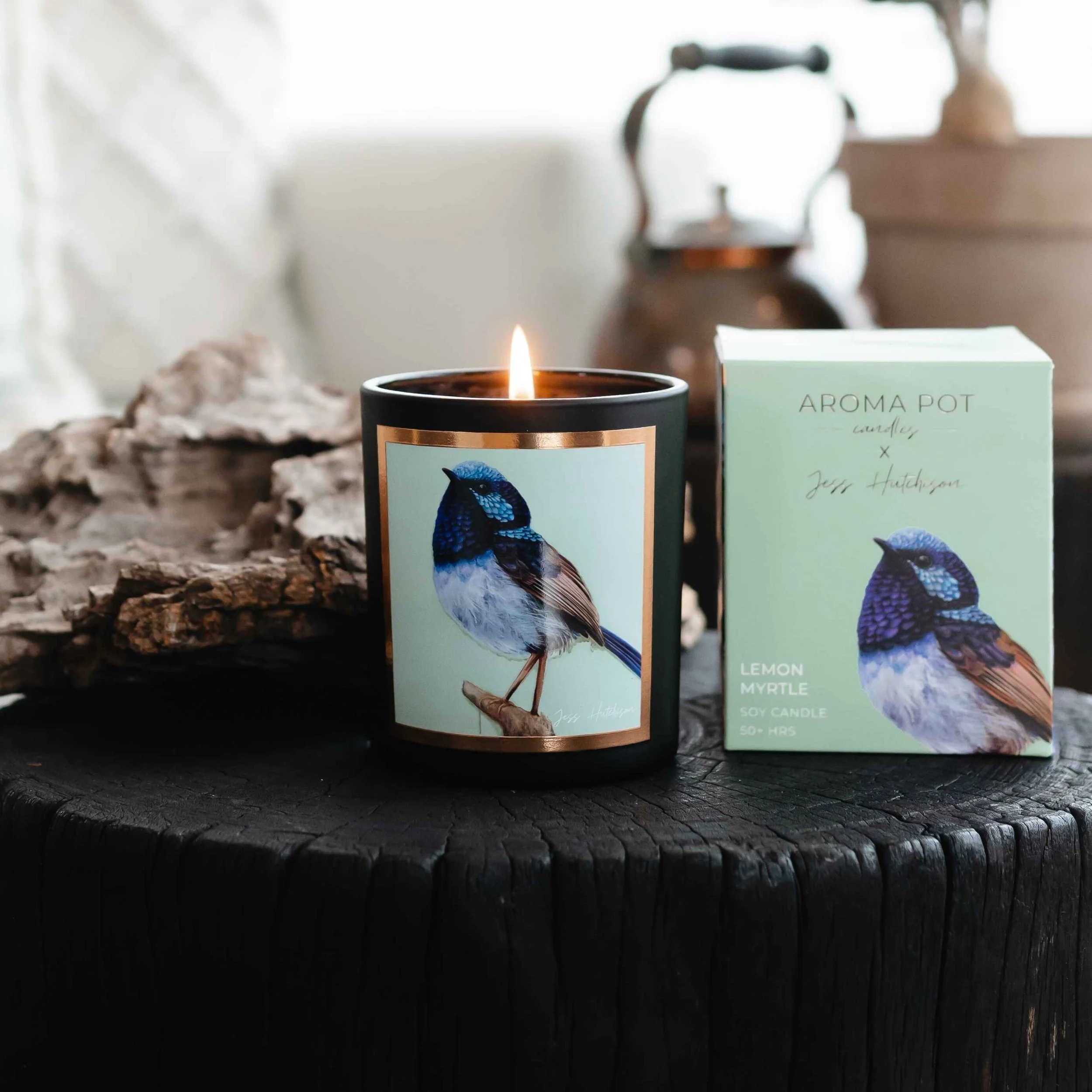 Australian_artist_soy_candle_lemon_myrtle_fairy_wren_aroma_pot_2_square-min.jpg