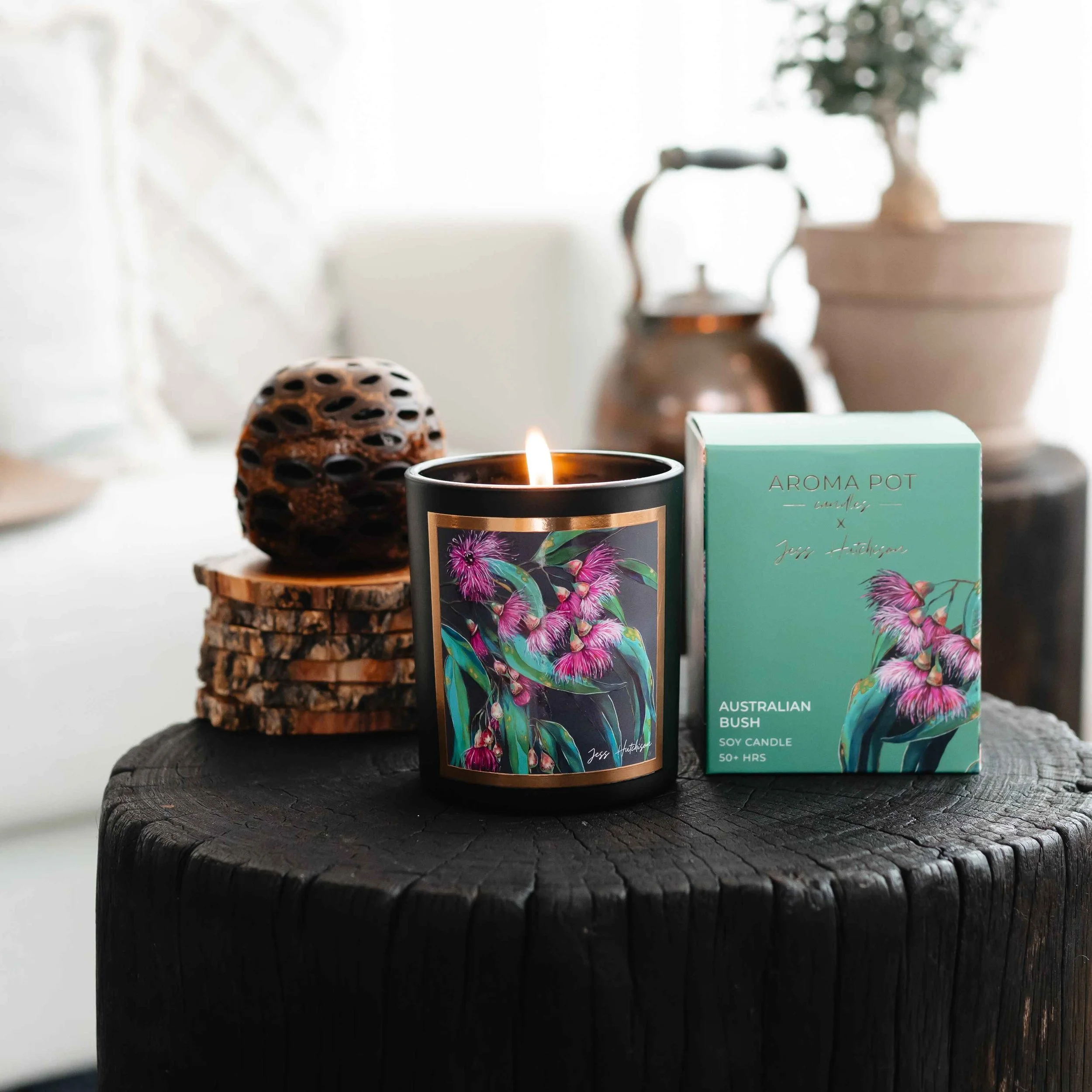 Australian_artist_soy_candle_Australian_Bush_Gumnuts_aroma_pot_2_square-min.jpg