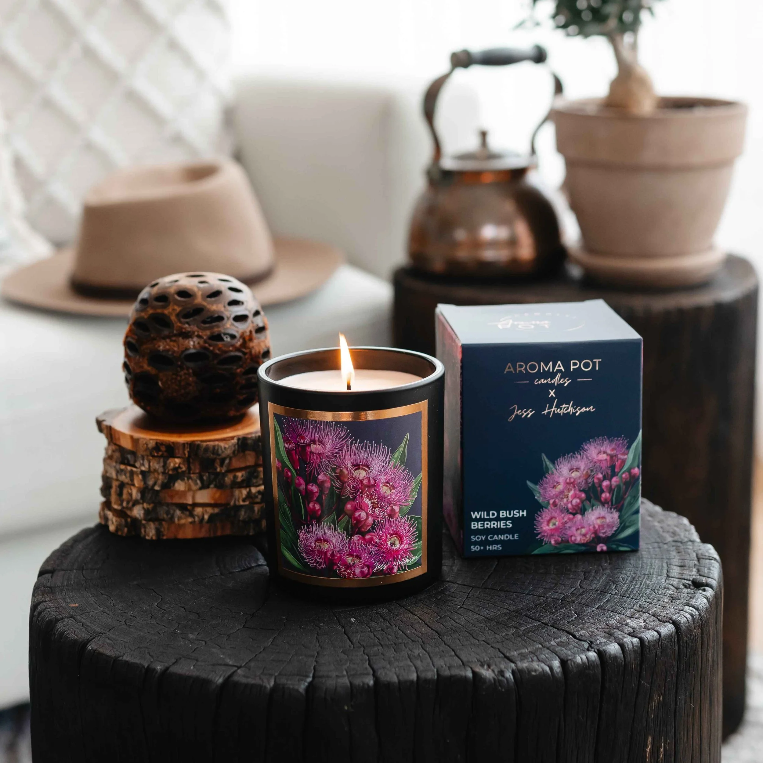 Australian_artist_soy_candle_wild_bush_berries_gumnuts_aroma_pot_2_square-min.jpg