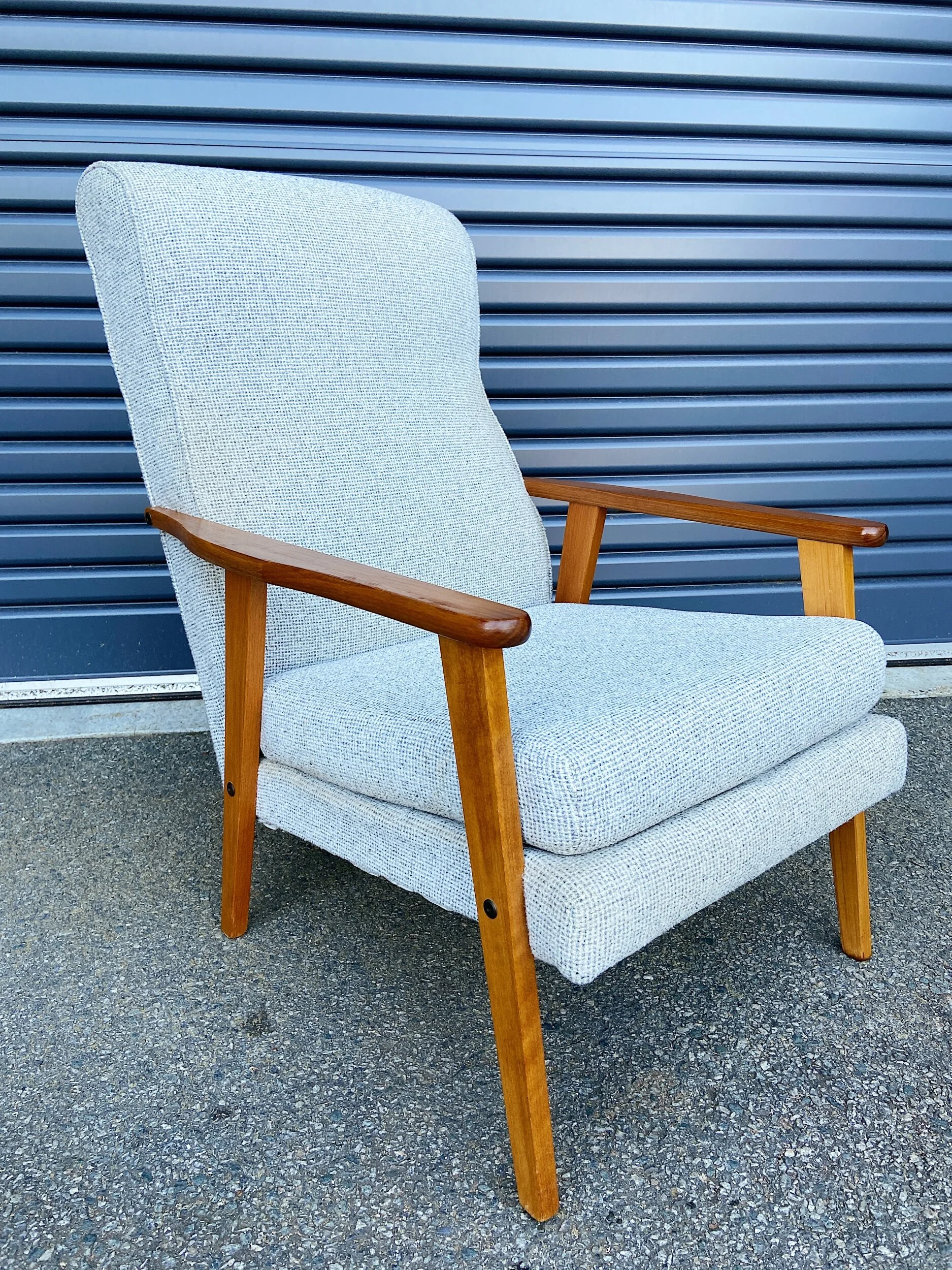 5AE685D5-9506-4EF0-98D1-ECEBCB9C09C1