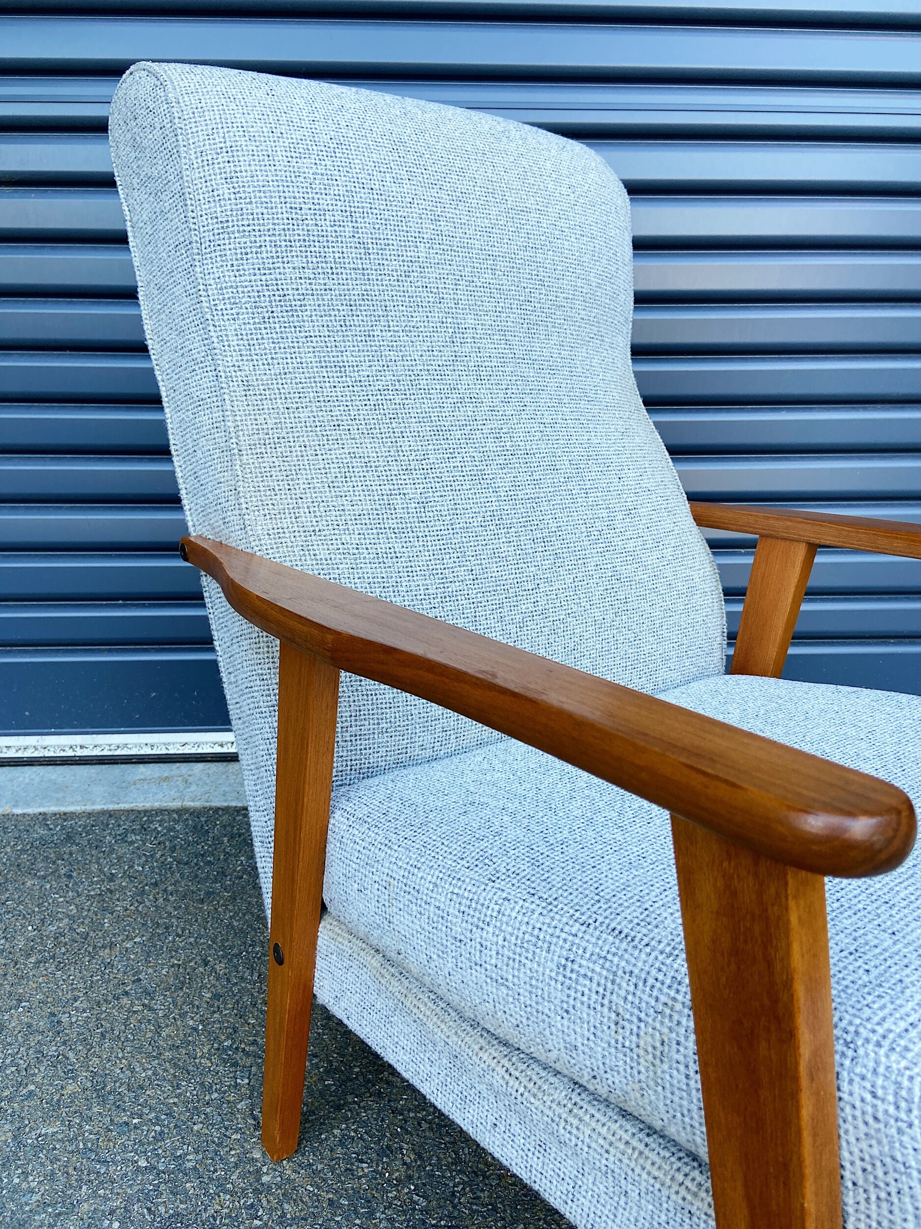 0936D9B2-CA4A-4C77-9300-272B327937AC