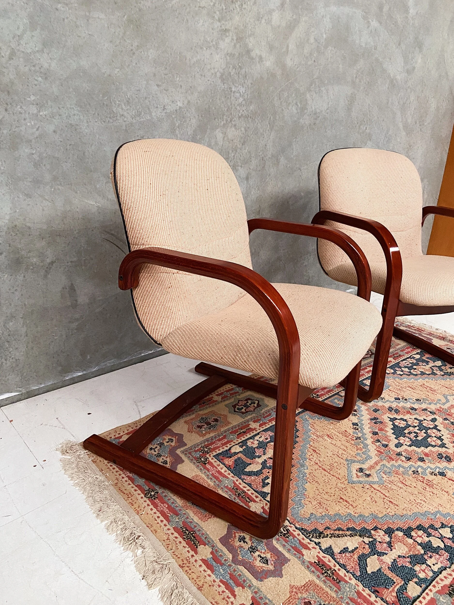 521F5BD8-251B-41D0-BD96-3F2B5D647135