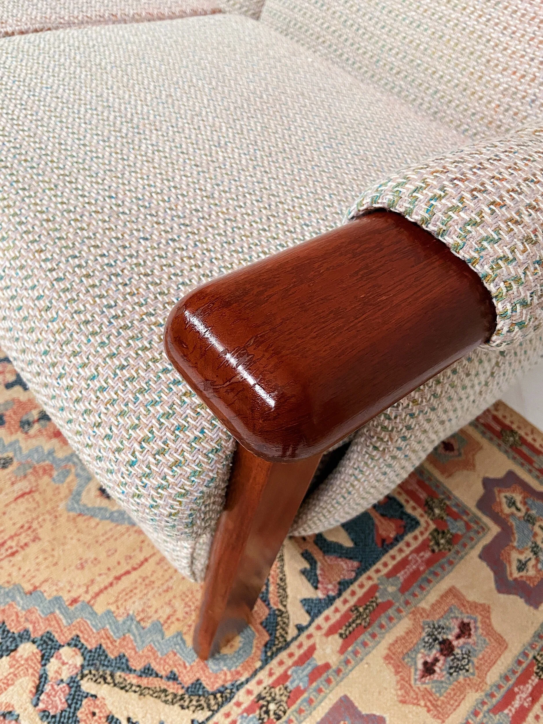 1F5B1881-A13D-4691-B74B-C77C64E0D6E0