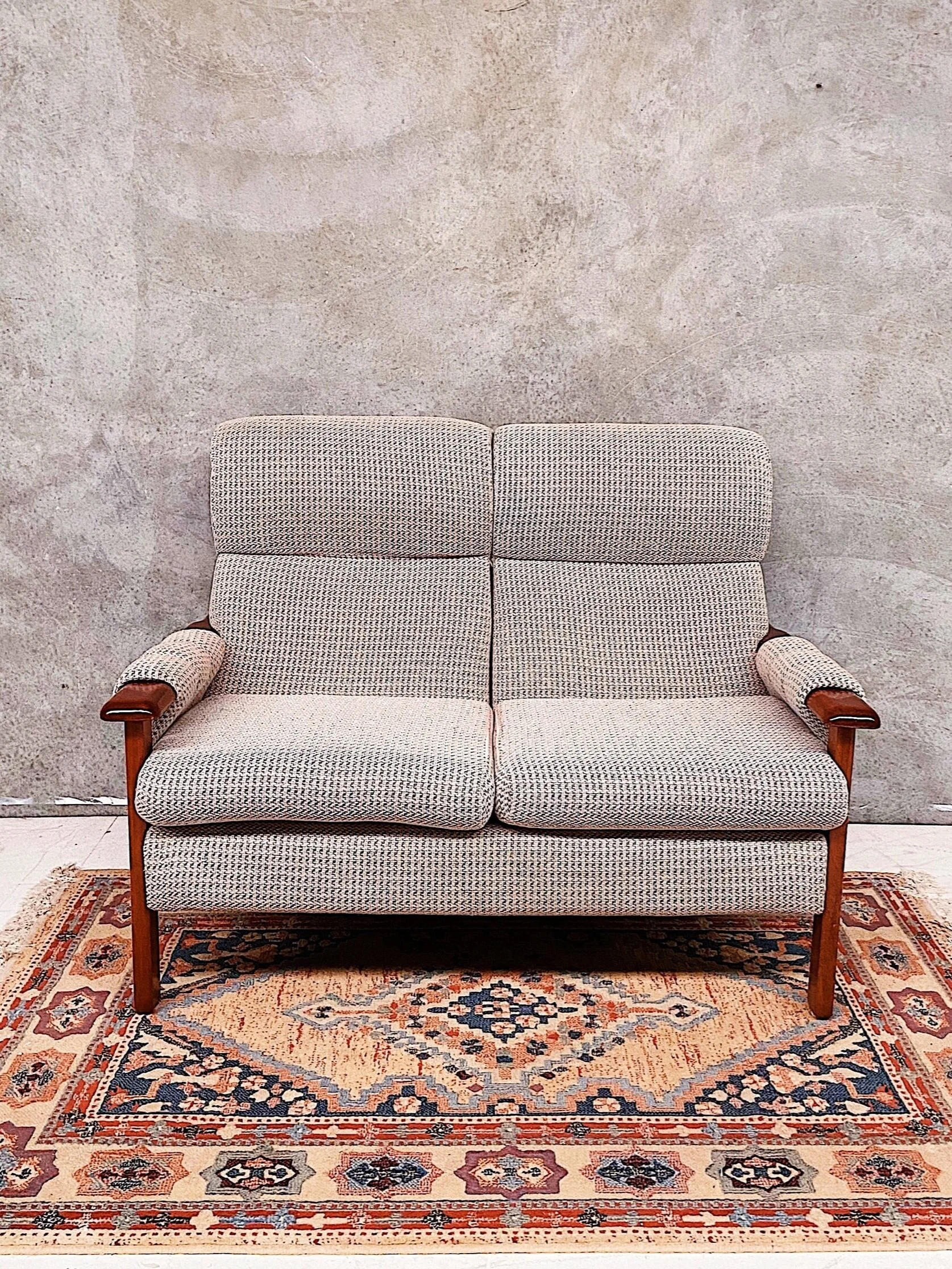 C24CBE9E-FC36-4C5E-80D9-FAAA79DC000F