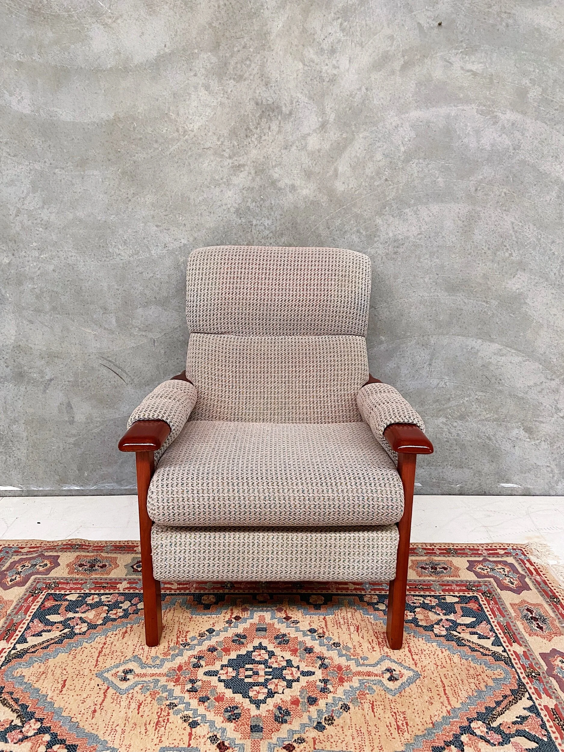 3A9082A8-4D95-4EF8-AD5F-938E3E3D63E8