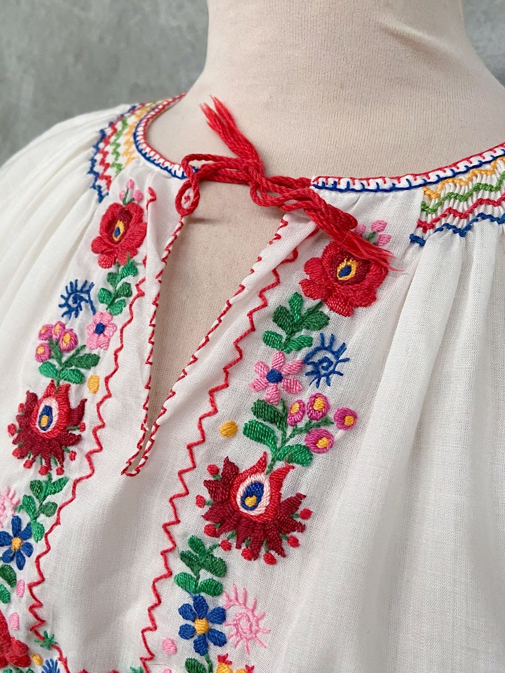 Embroidered Hungarian Peasant Blouse - Sz 6-8 — The Picker Concept