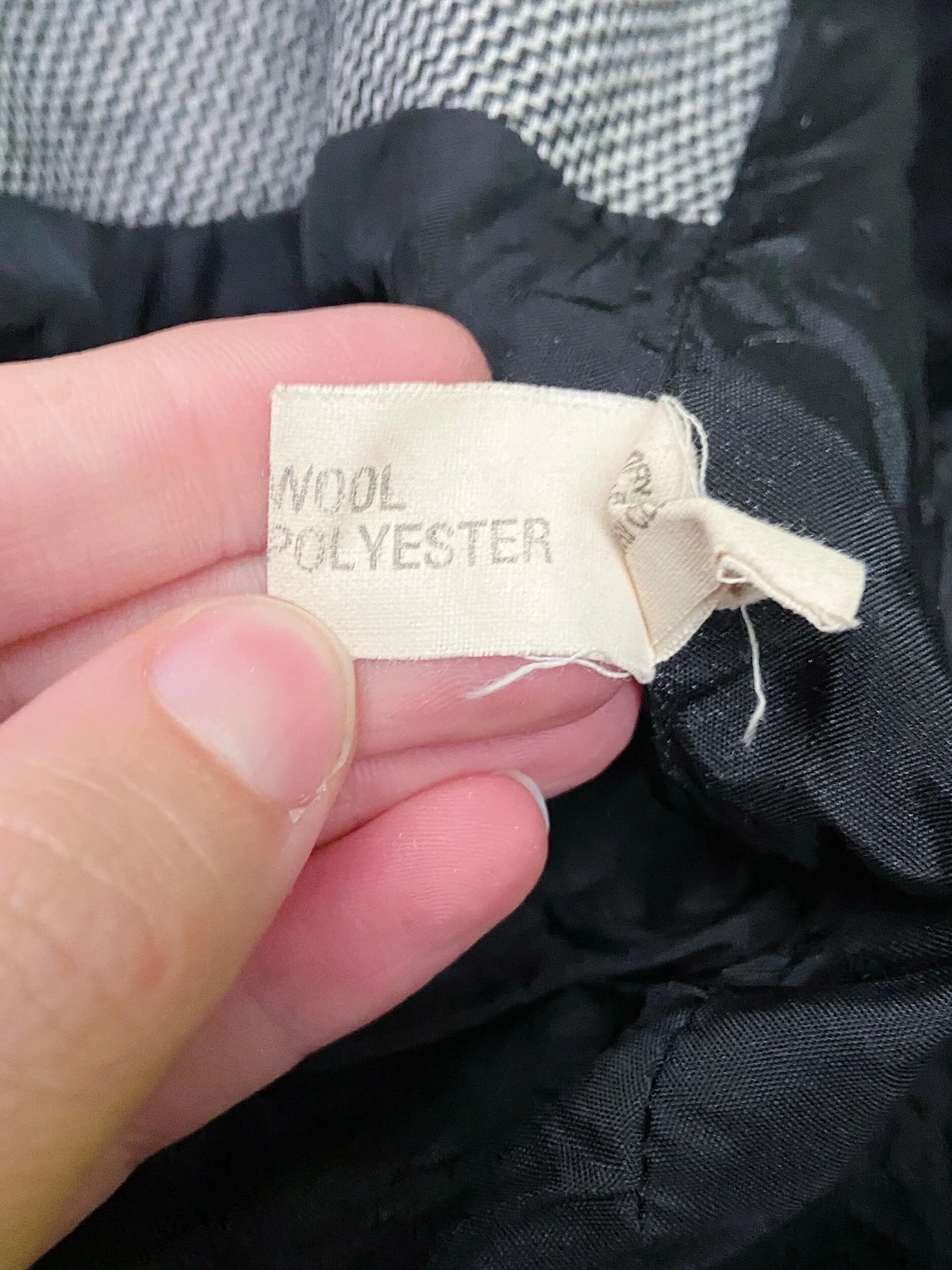 5D4CA663-552A-4C4F-8112-66B283594B70