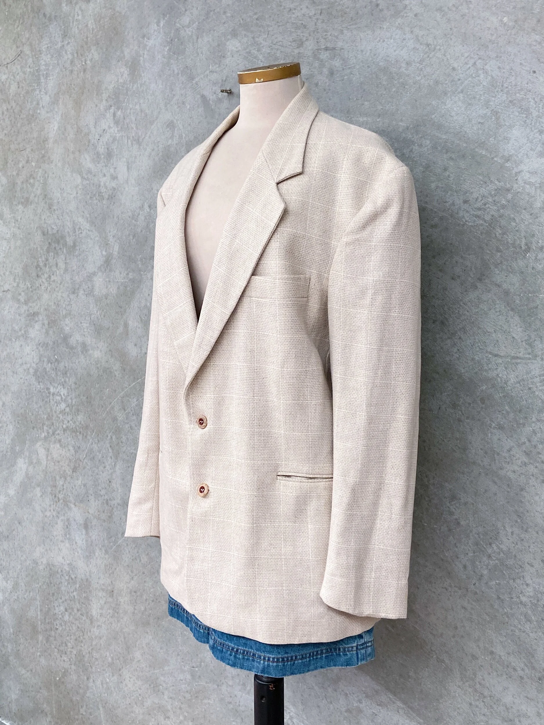 5D03857B-D650-4C19-BC37-95086704FB99