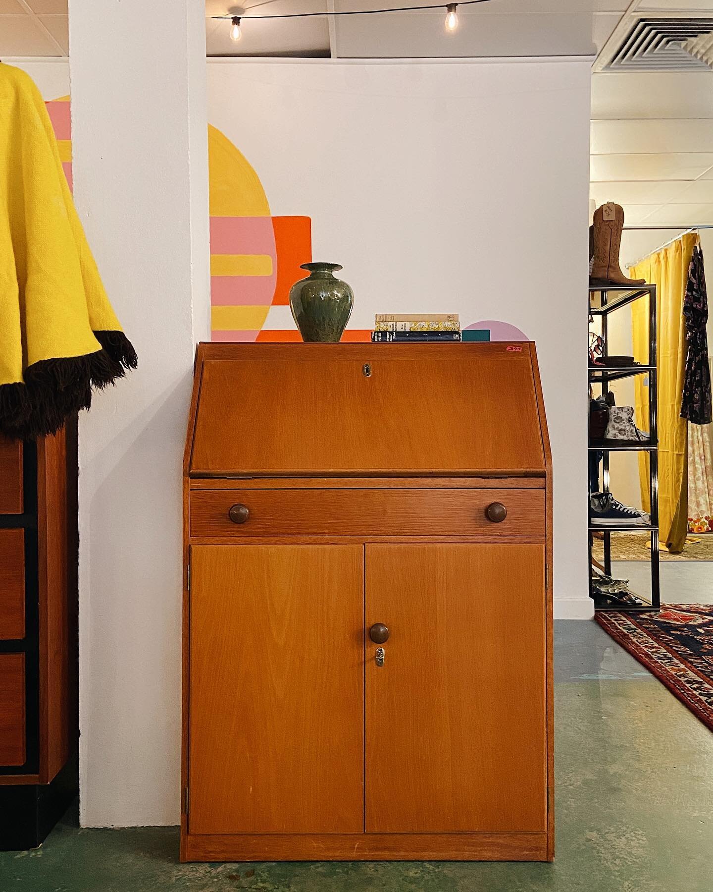 &bull; FRESH FINDS &bull;

Plenty of new old things have headed into our pop up store with @theupcyclingmutzs as well as in our online shop! 

This sweet little Mid Century secretaire writing desk is a personal fave ✨

You can see it IRL in our pop u