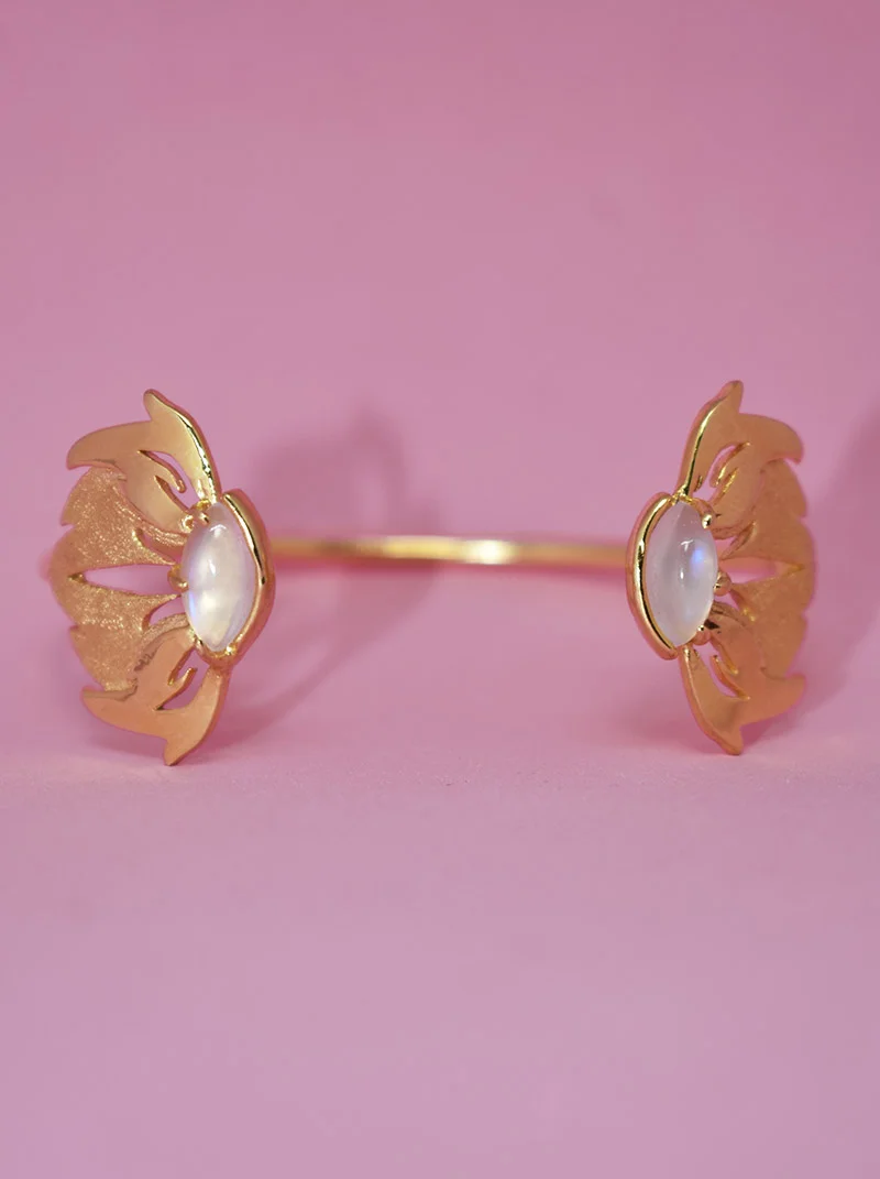 open-cuff-gold-orniment.jpg