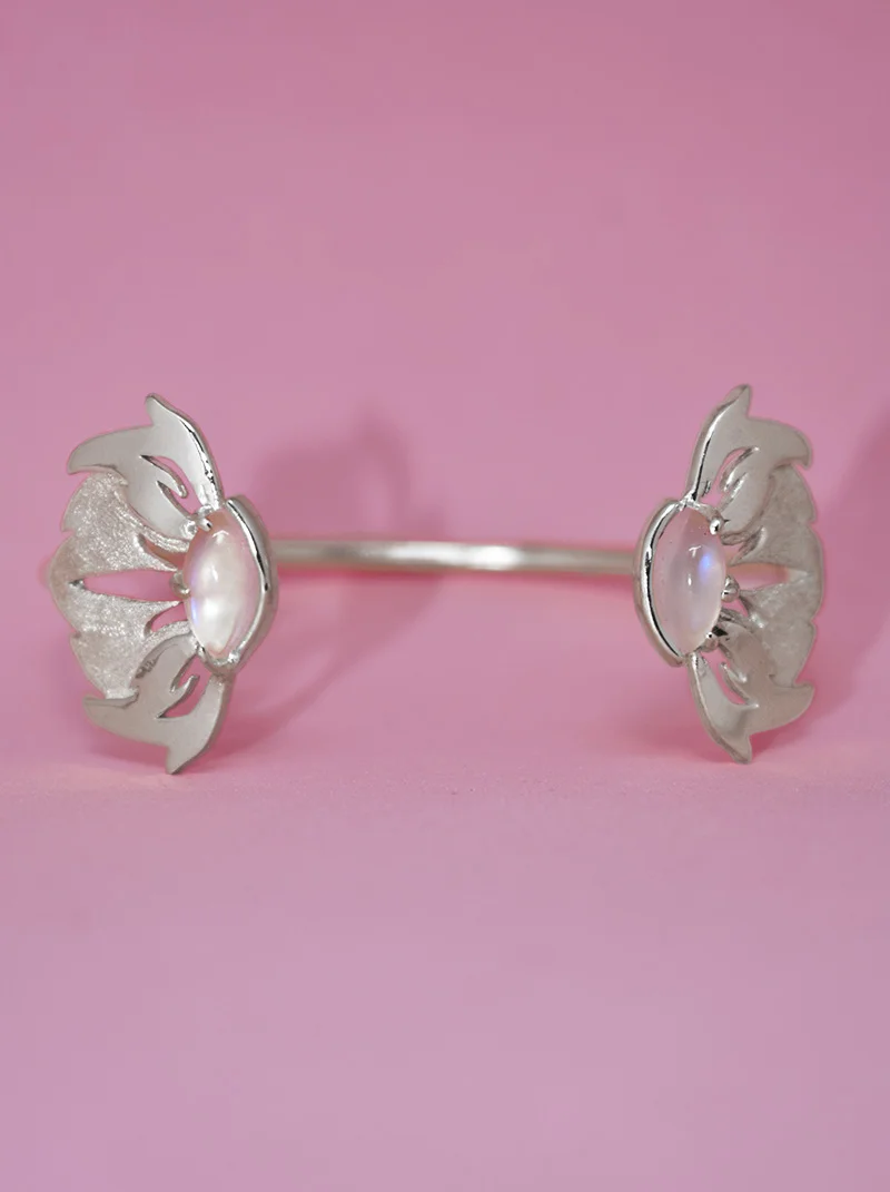 open-cuff-white-gold-orniment.jpg