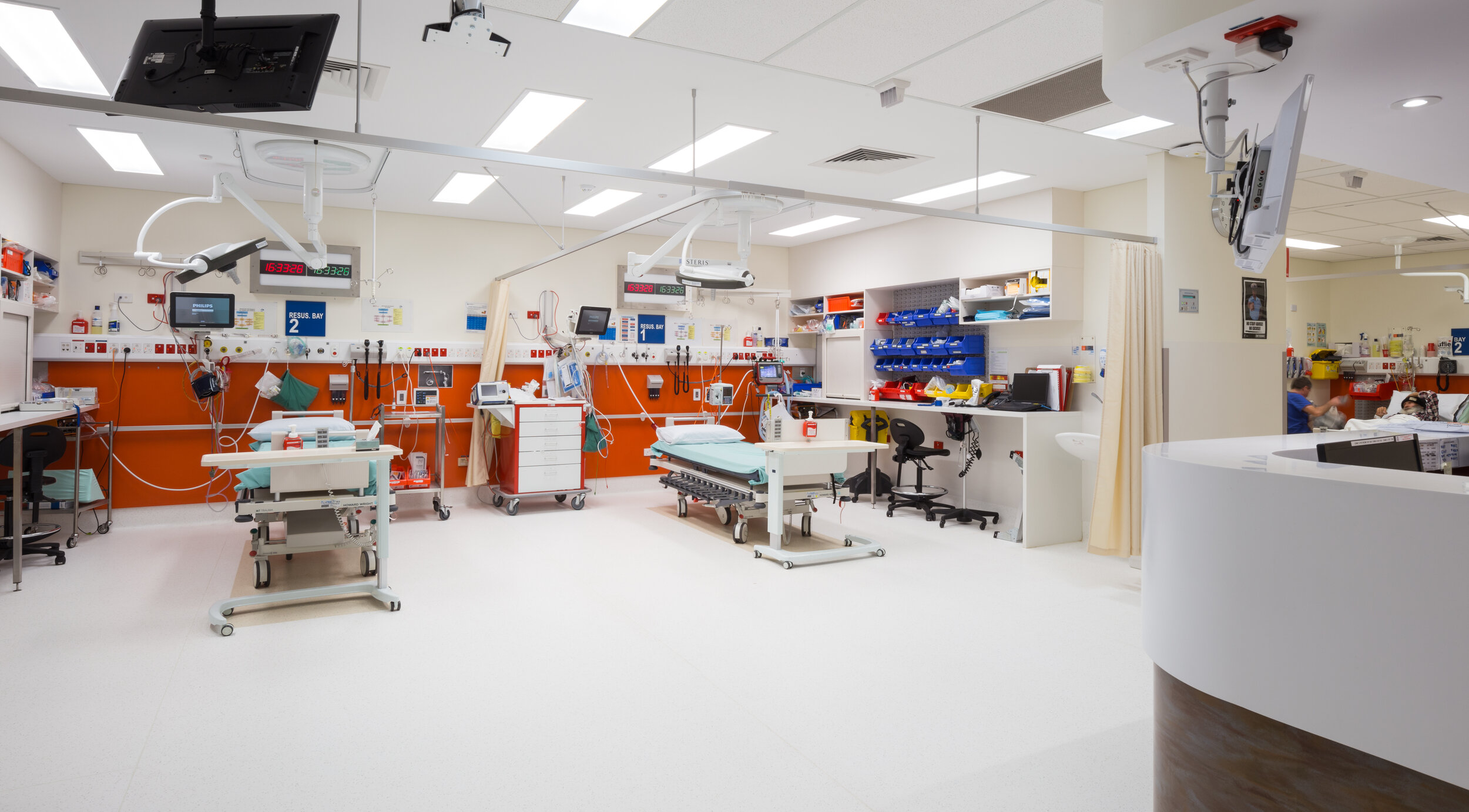 16 view in emergency to resus bays and staff station 01.jpg