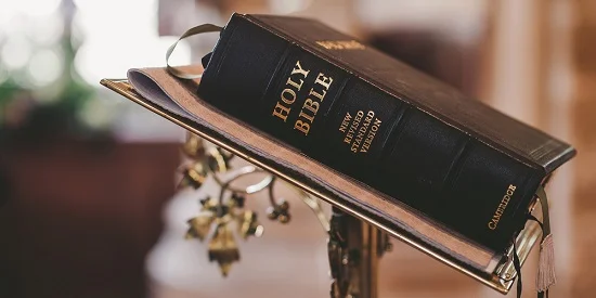 BANNERbible-2110439_1920.jpg