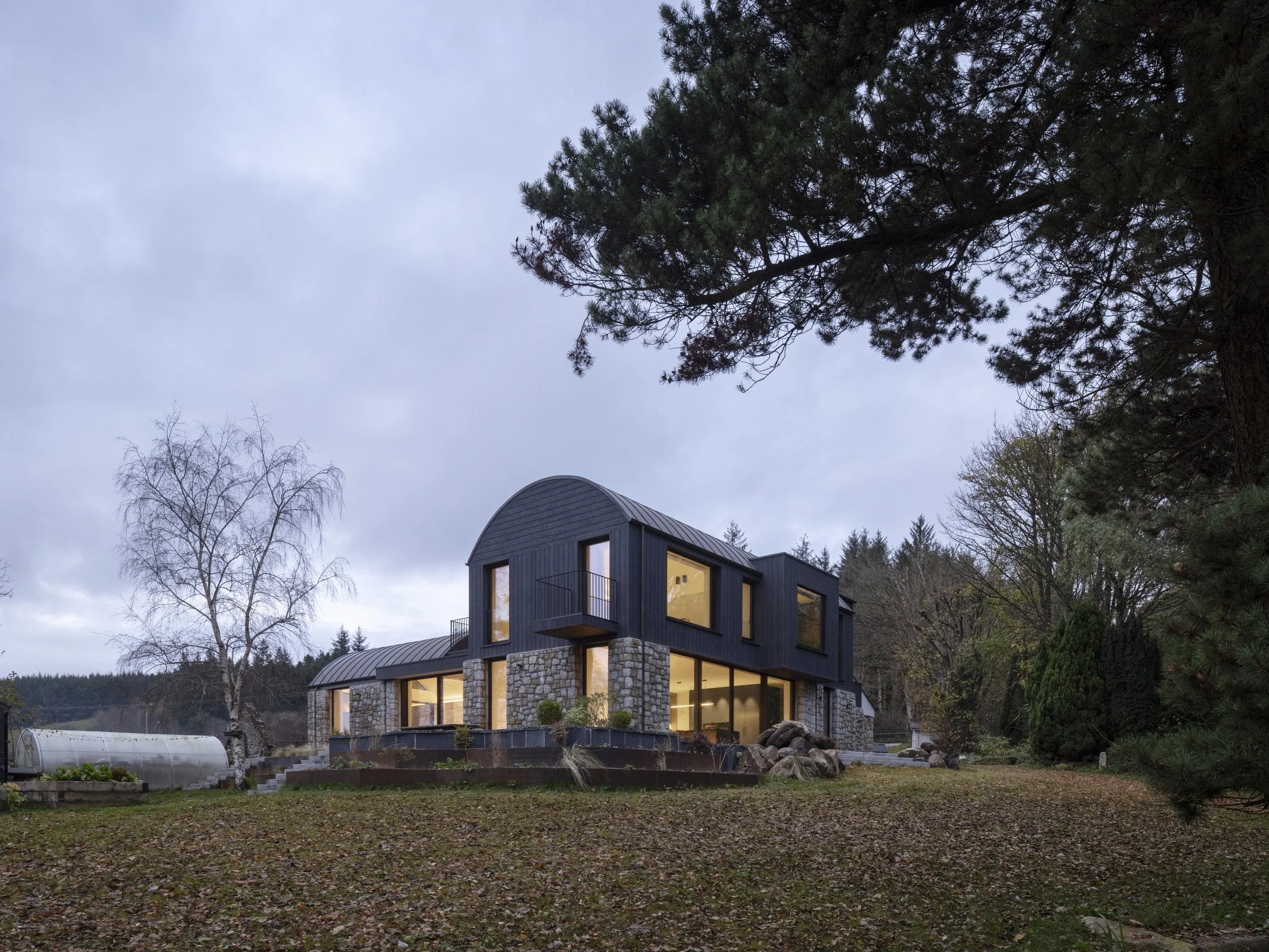 SL_Image2_AislingMcCoy_Publicity Photo.jpg