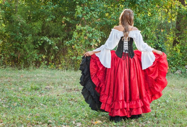 black_red_skirt3.jpg