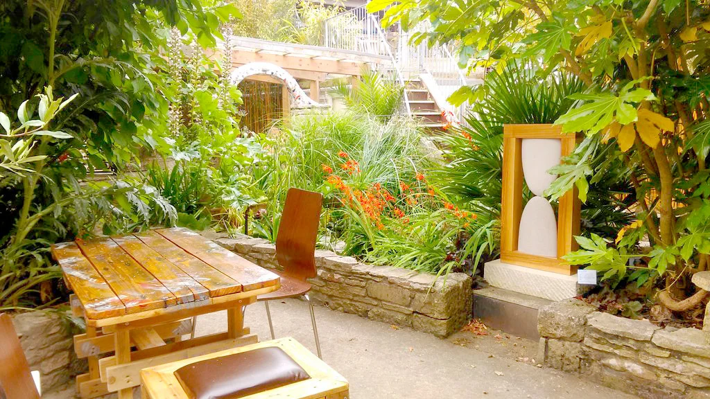 rear-sculpture-garden-photo2-white-stones-cafe-art-gallery-portland-dorset.jpg
