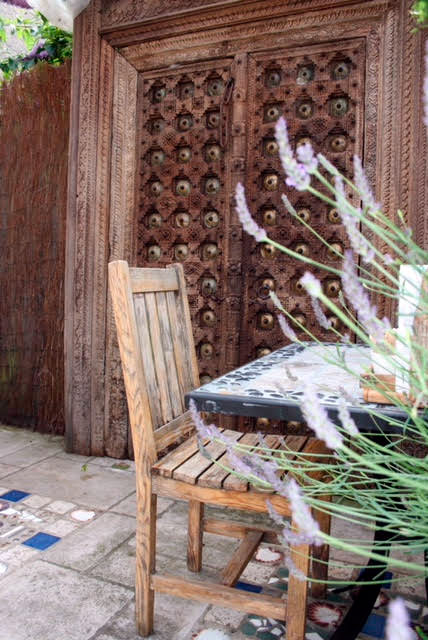 photo-of-seating-area-in-sculpture-garden-with-giant-antique-wooden-door-portland-dorset.jpg