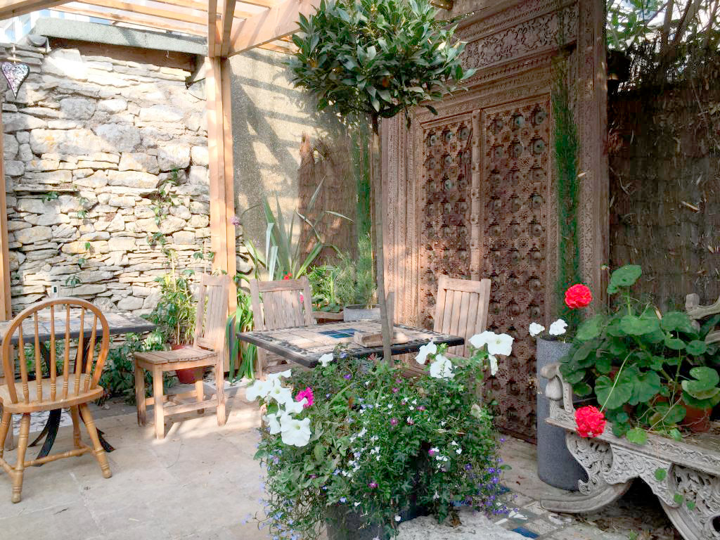 sheltered-courtyard-photo-sculpture-garden-white-stones-cafe-art-gallery-portland-dorset.jpg