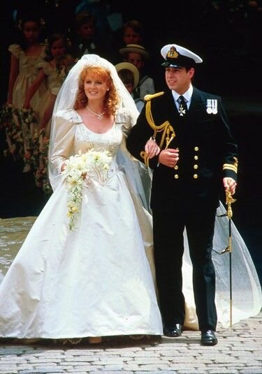 The Crown: The True Story Behind Princess Diana's Wedding Dress