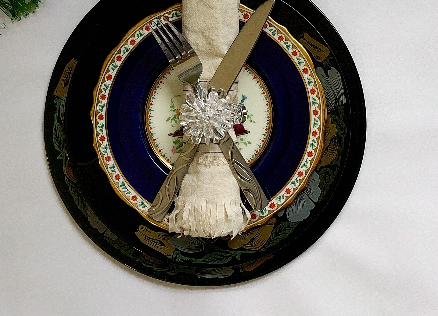 Christmas table setting ideas.jpg