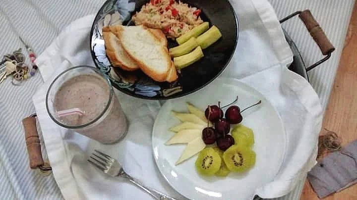 Above: A teenager’s breakfast; smoothie, French bread, tuna, avocado and fruits - Good morning!