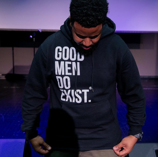 SIGNATURE BLACK AND WHITE PULLOVER HOODIE