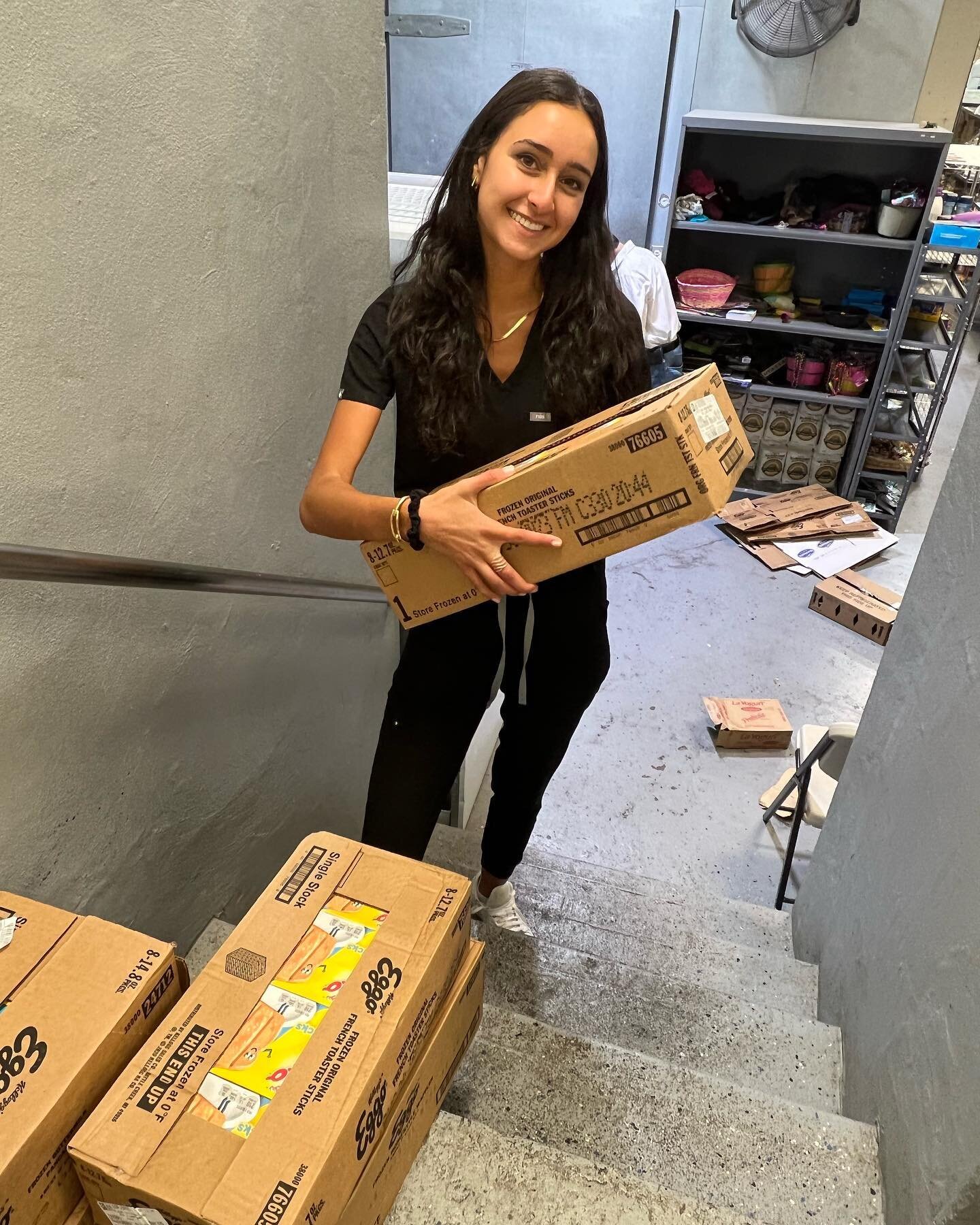 Shout out to @jhakakian @shiraacohen and @gabby_kahen for helping us at the food pantry today 👏👏👏

The food pantry can always use your help restocking our shelves, throwing away expired items, making delivery bags ready &amp; breaking down boxes. 