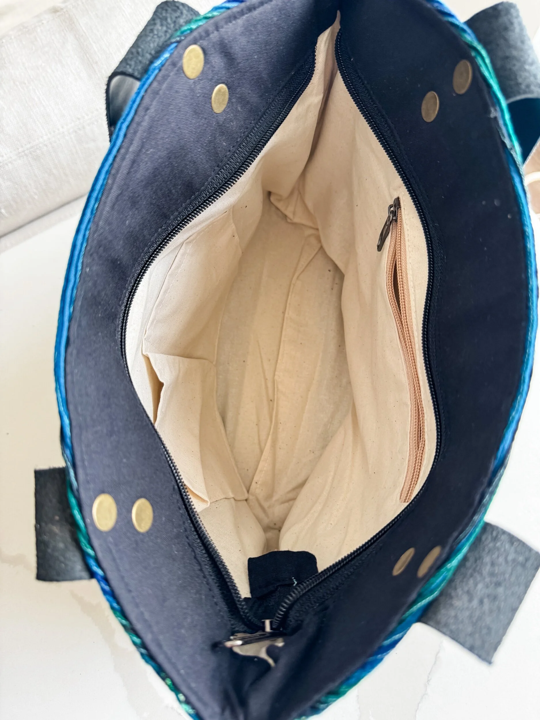 8DB6E4D5-75A8-4386-B1CF-AE5ED4BB4093