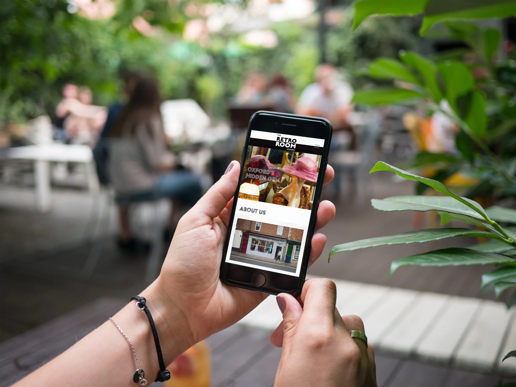 Responsive-web-design-Retro-Room.jpg