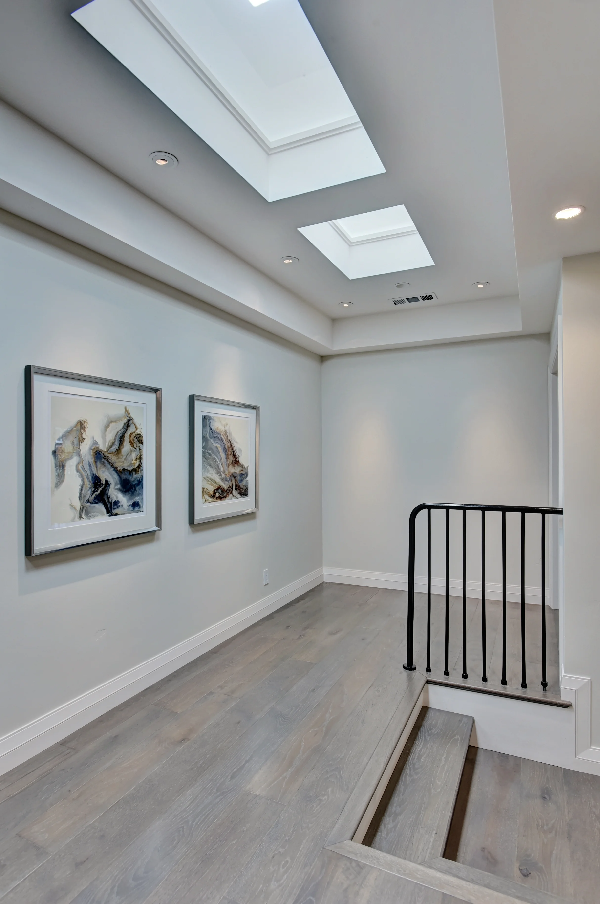 25_upstairs landing.jpg