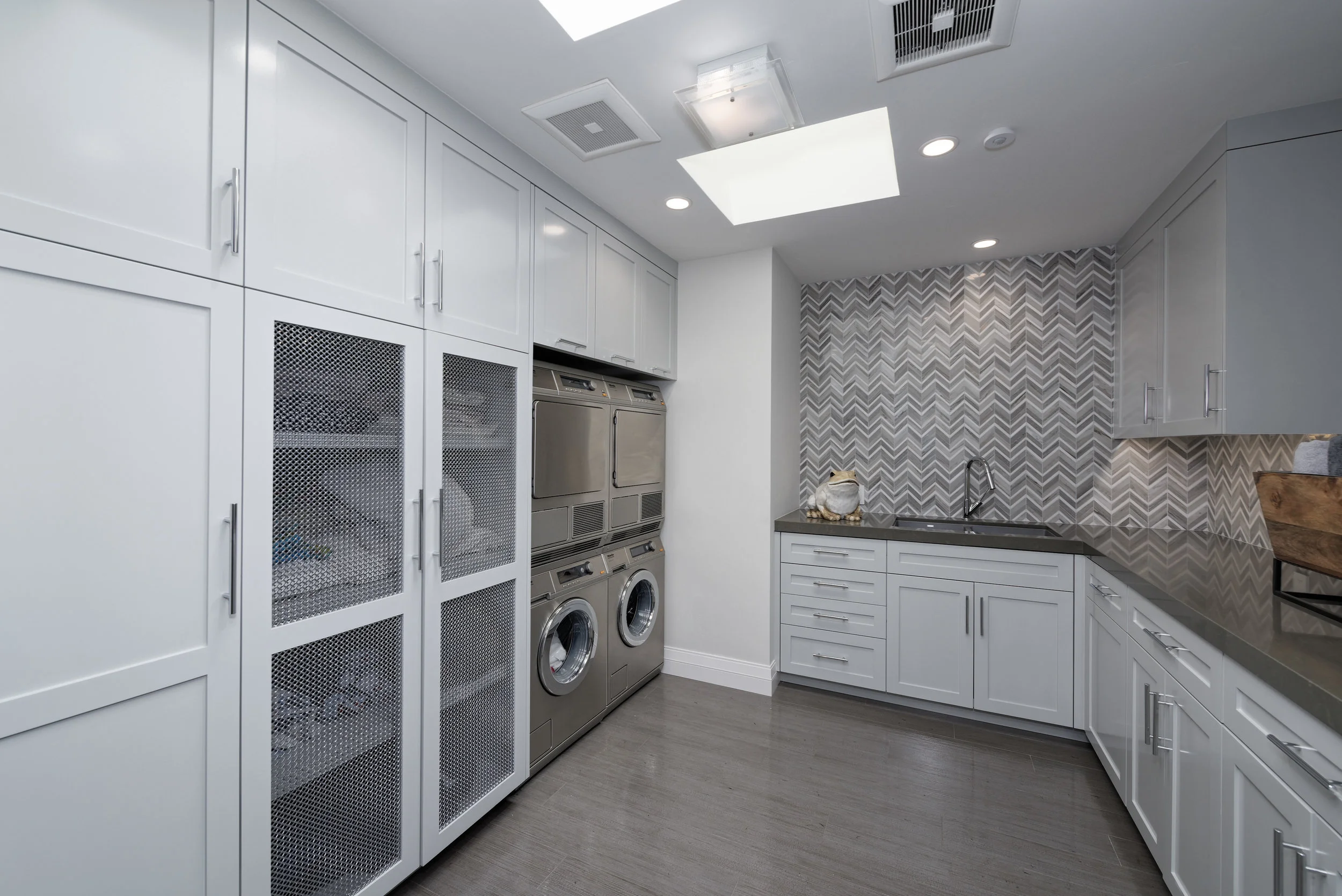 31_Upstairs laundry.jpg