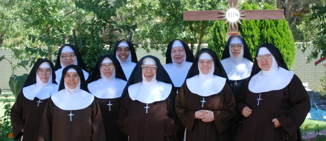 poor clares amarillo.jpg