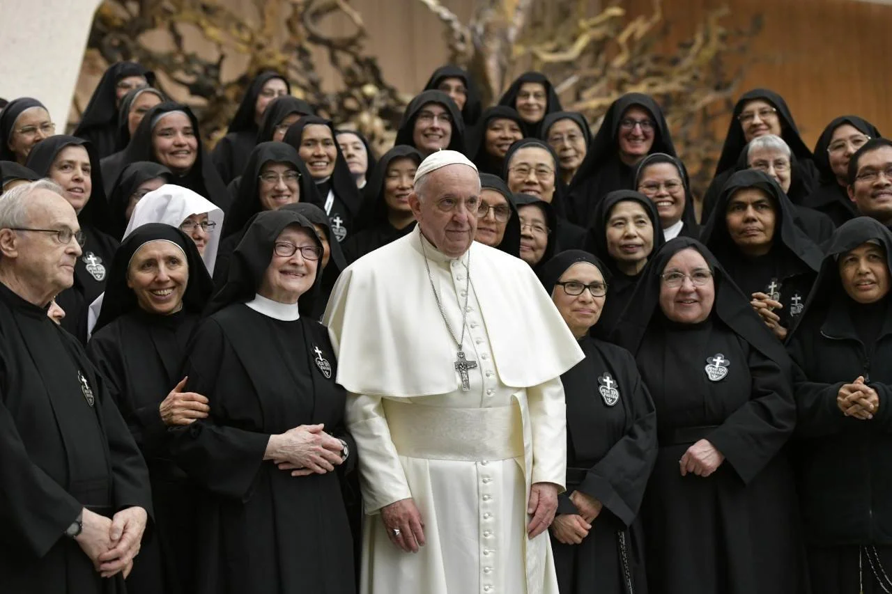 Pope Francis meets the Passionist Nuns gathered for their first General Chapter