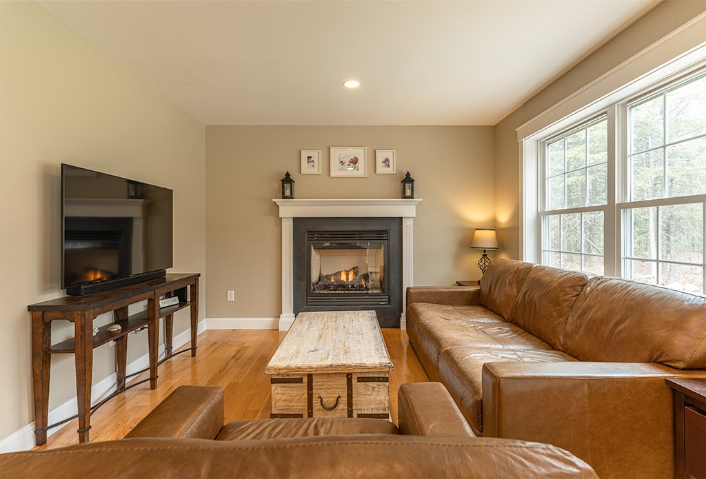 17 - Living Room with Gas Fireplace.jpg