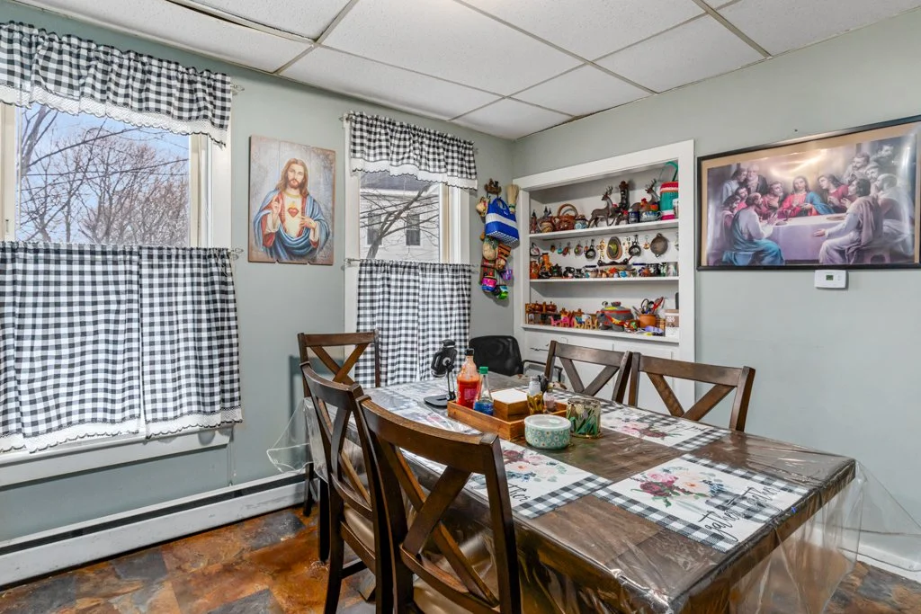 02-Unit1-Dining-Area.jpg