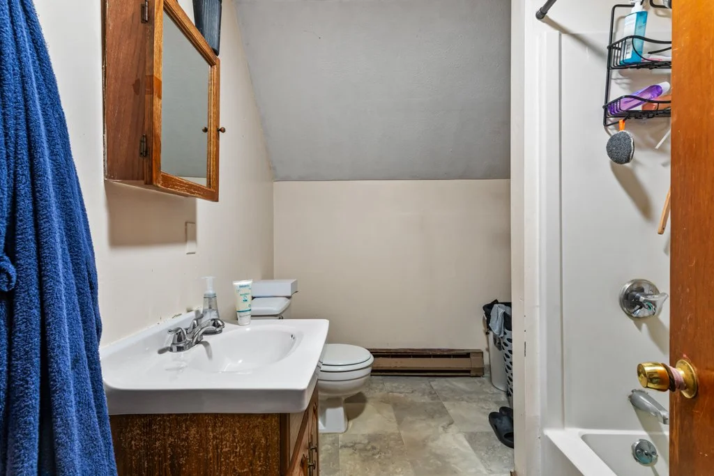 15-Unit3-Full-Bath.jpg