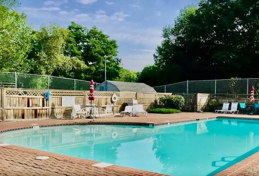 13-Community-Pool.jpg