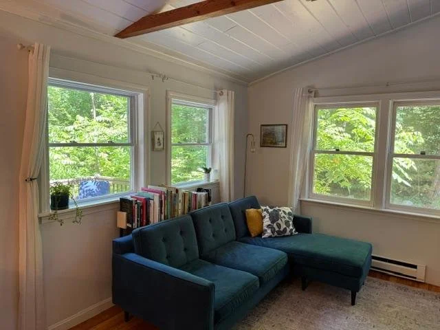 09-37-pleasant-valley-road-cumberland-me-living-room.jpg