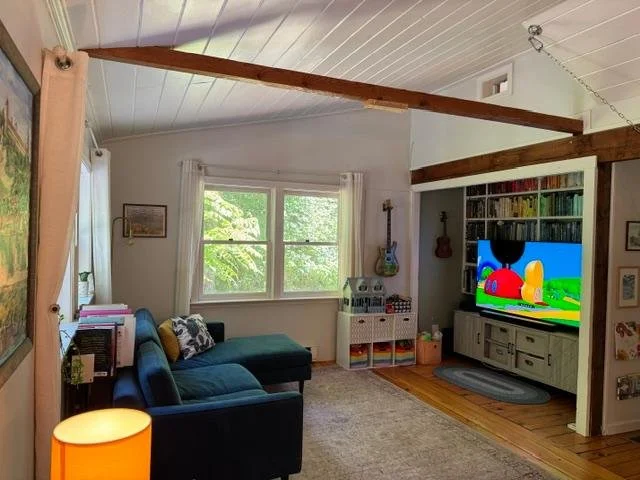 11-37-pleasant-valley-road-cumberland-me-living-room-deck-access.jpg