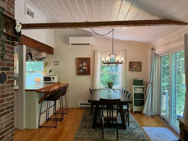 17-37-pleasant-valley-road-cumberland-me-dining-area.jpg