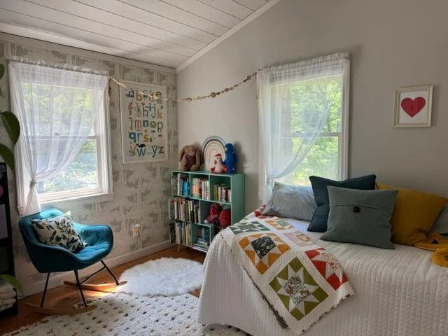 19-37-pleasant-valley-road-cumberland-me-bedroom.jpg