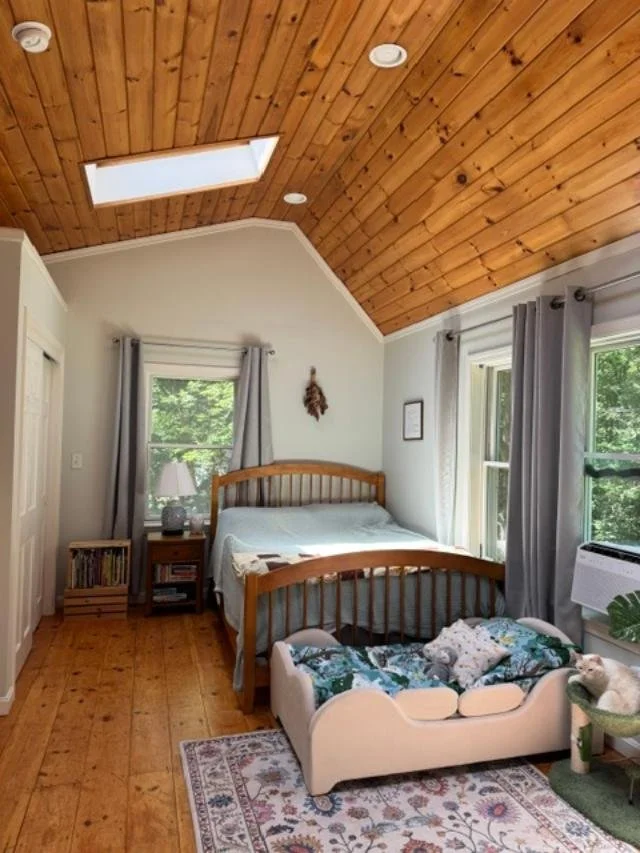 22-37-pleasant-valley-road-cumberland-me-loft-bedroom.jpg
