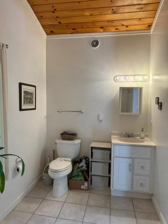 25-37-pleasant-valley-road-cumberland-me-full-bathroom.jpg