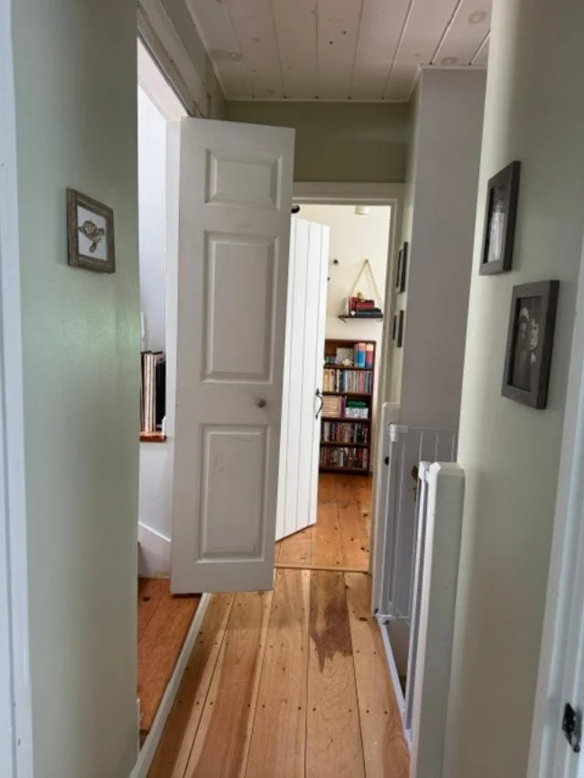 27-37-pleasant-valley-road-cumberland-me-hallway.jpg