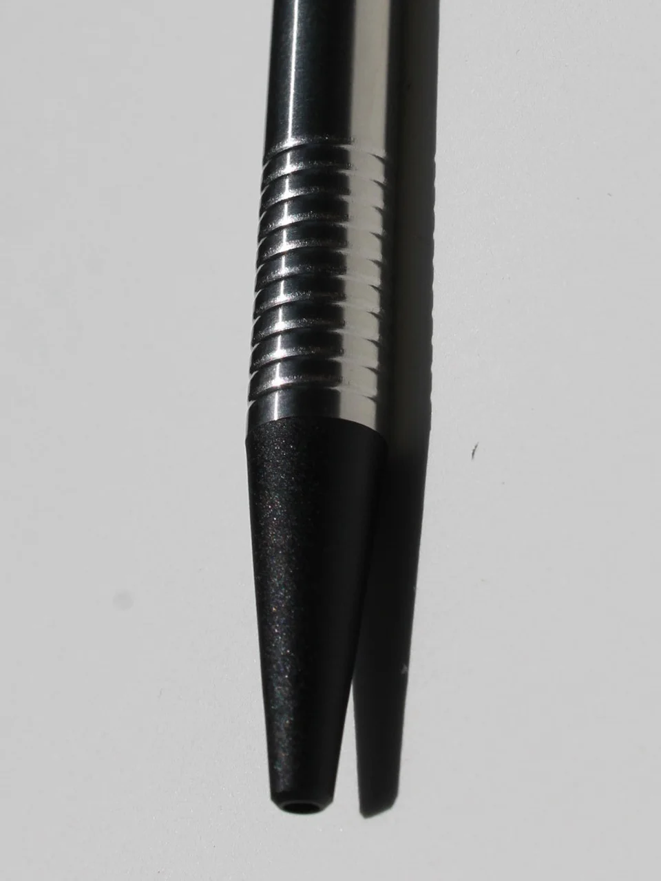 LM205 SCHWARZ crop punta.JPG